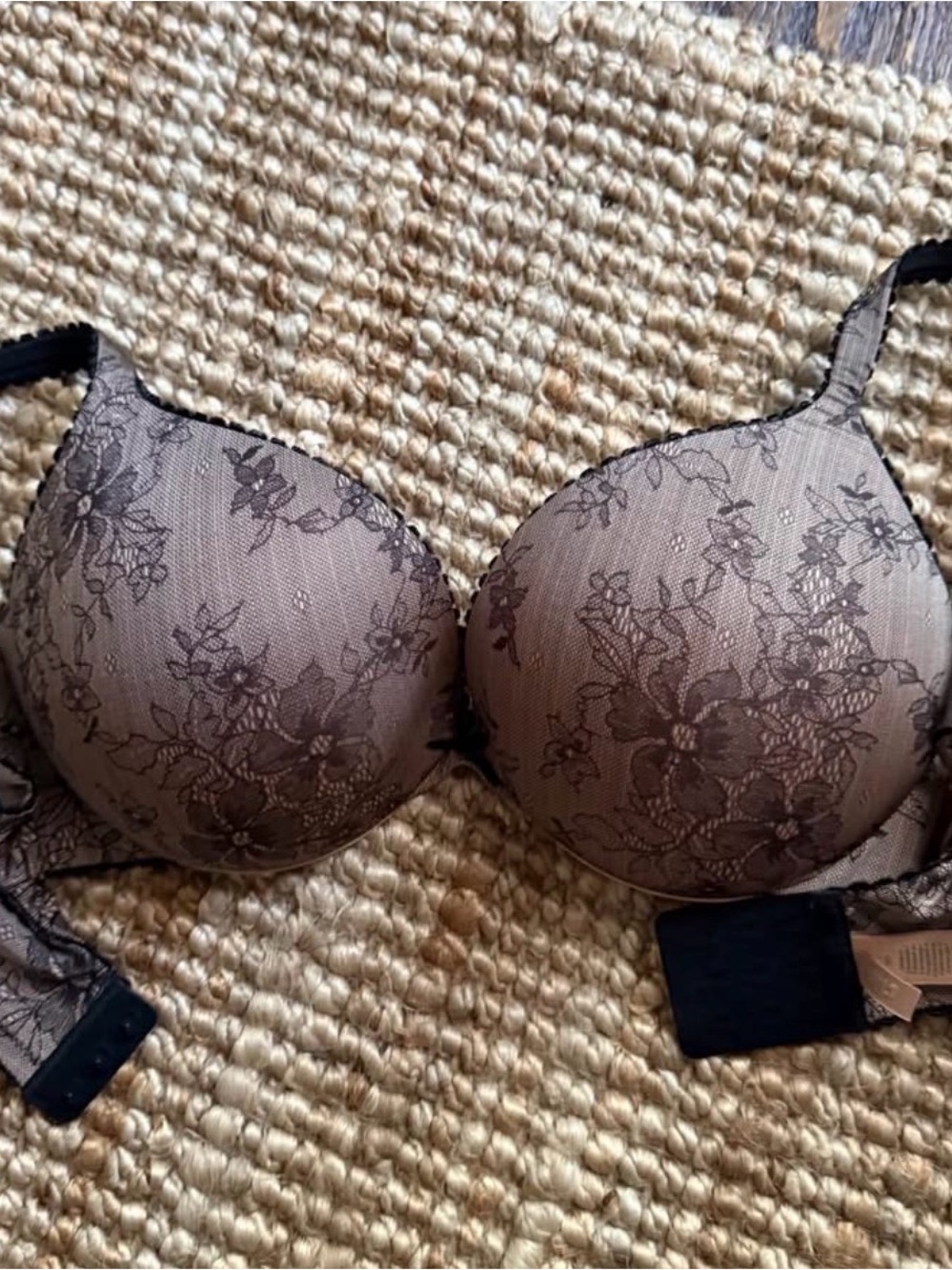 SKIMS NWOT Lace Overlay 34D wireless push up Bra in taupe and black